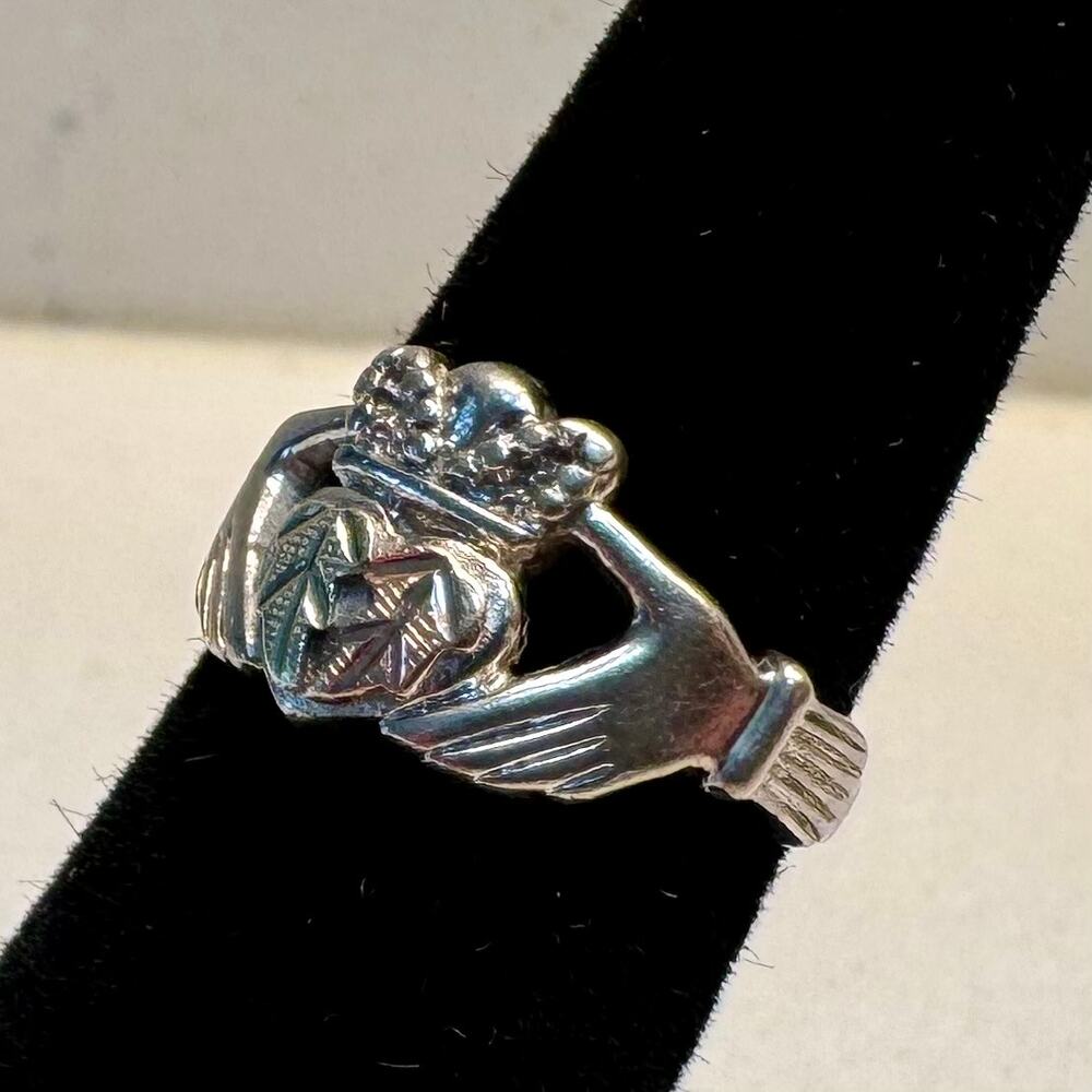 Black Hills Gold Sterling Silver Claddagh Ring Size 4